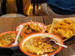 -爆炸头阿姨小四川正宗川味小吃(无任何分店)