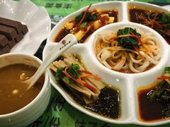 小吃五拼-令氏家外家周秦食府(高新店)