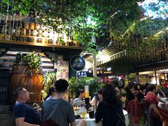 -刘姐啤酒鱼民族演艺餐厅(西街总店)