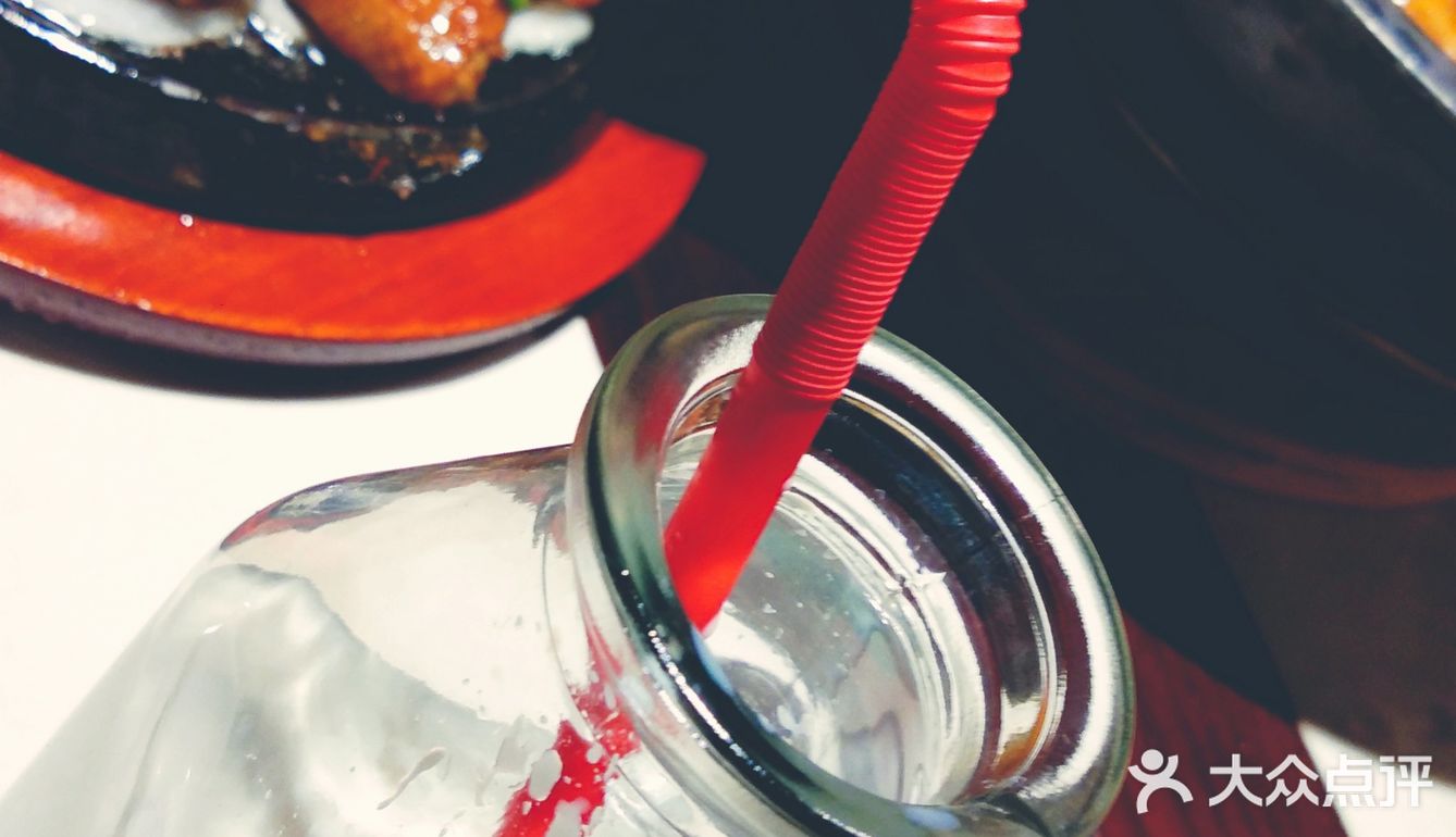 中盛的林子石锅鱼 我点的是肥肠石锅鱼感觉还好吃上面满