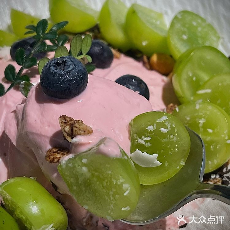 吃下这盘漂亮的小花园💚🎀树莓酸奶碗好仙🫐