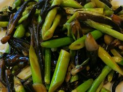 黑鸡枞炒芦笋-闯关东东北农家菜(崂山石老人店)