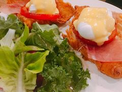 班尼迪克蛋-Common Table · Brunch & Coffee
