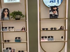 -目上眼镜·蔡司依视路授权(青浦宝龙店)