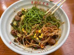 油泼精瘦肉臊子菠菜面-手擀菠菜面(西康路店)