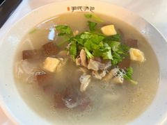 招牌鸭血粉丝汤-百年尹氏汤包(湖南路狮子桥店)