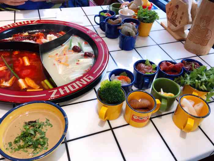 喜盅盅重庆火锅(大连首店)-"我记得前两天过节的时候过来吃,排了两个