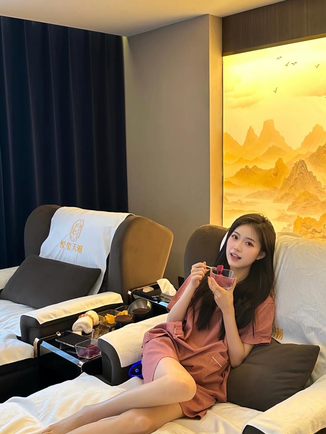 女大勇闯足浴店