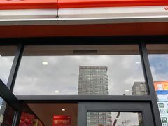 -来伊份(曹安公路三店)