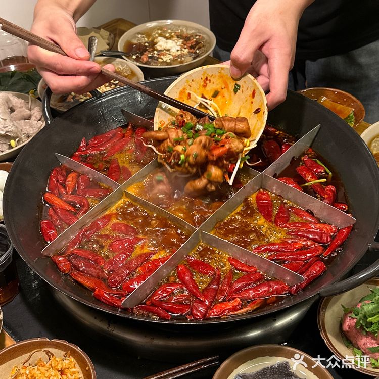 藏在解放碑老巷子里的社区火锅 好吃不贵！！！