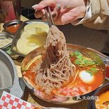 这家烤肉店太韩了！从门头到墙壁都吼吼看