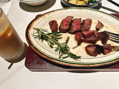 -Mogul Eatery·大亨餐酒馆
