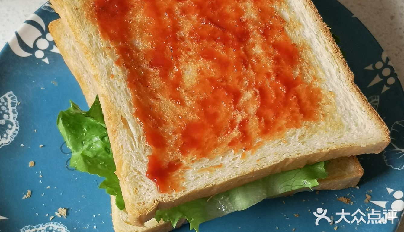 便捷早餐——火腿鸡蛋三明治，配一杯牛奶，完美