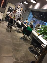 -时尚殿堂明星门店
