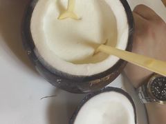 -志龙皇冠吃货椰子铺