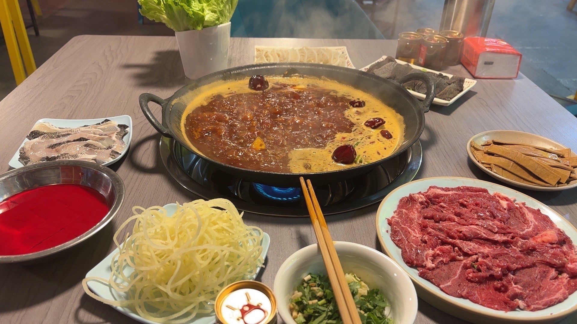 一个人吃火锅也挺香的