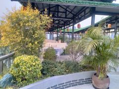 -茅草房·河畔园林火锅