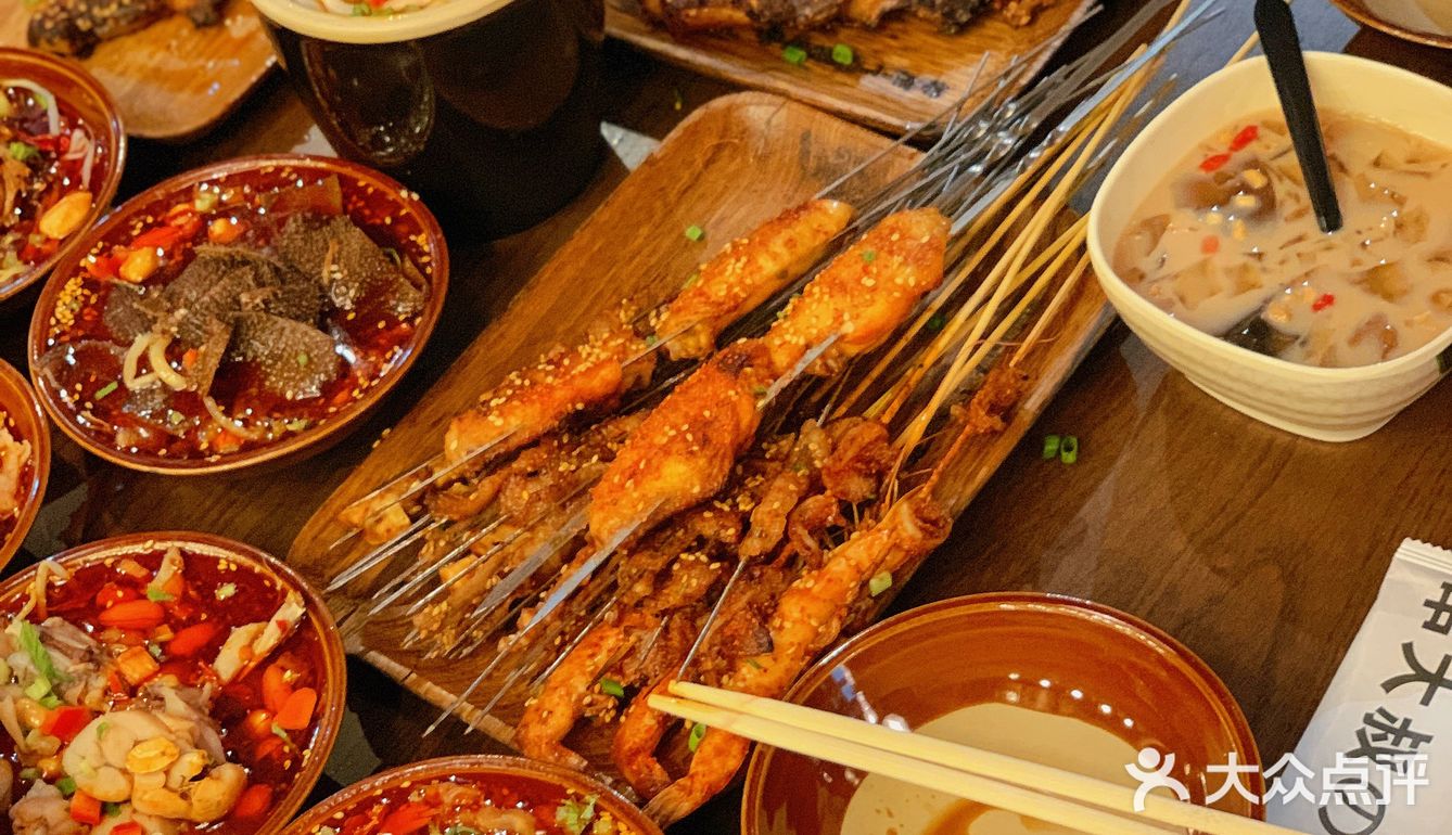 苏州探店🍻夏日夜晚在淮海街喝酒撸串吃冒菜