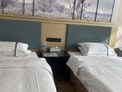 -库车国际酒店(火车站东湖公园店)