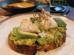牛油果温泉蛋吐司-O'mills Sourdough Bakery&Bistro(永嘉路店)