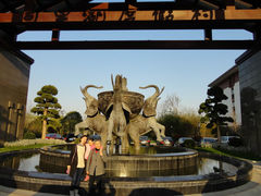 夕阳下的同里湖度假村大门-同里湖度假村(二期店)
