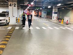 -大宁国际商业广场-地下停车库