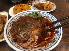 -爆炸头阿姨小四川正宗川味小吃(无任何分店)