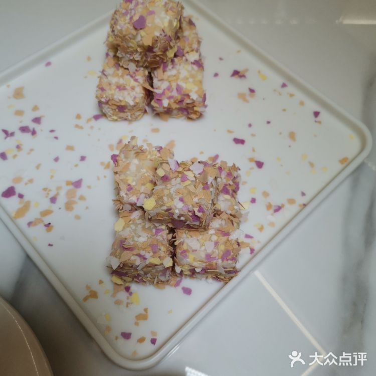 适合和朋友来坐坐聊聊天 2，菜品颜值很高