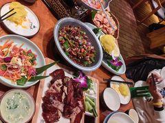 -老滇山寨•云南特色菜•地方菜•民族风情歌舞表演(金碧店)