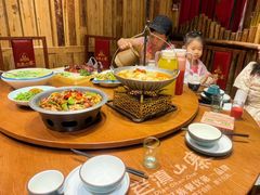 -老滇山寨•云南特色菜•地方菜•民族风情歌舞表演(金碧店)