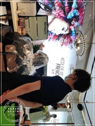 -罗亚帝造型·烫发染发