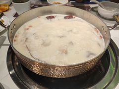 -洪氏嗨捞·广东猪肚鸡·椰子鸡火锅(西咸万象城店)