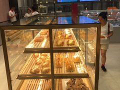 面包甜点陈列柜-面包新语(融创茂店)