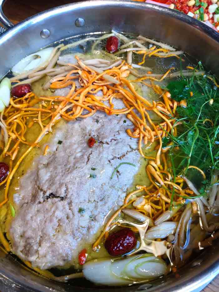 聚龙堂肉饼鸡-"第一次来龙里玩,朋友推介来龙门镇玩,饿了.