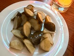 秒杀酸黄瓜-普兰达德国餐厅·德式脆皮烤猪肘·自酿啤酒(观唐店)