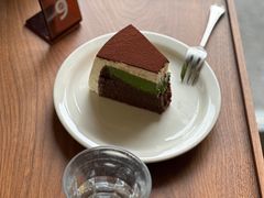 巧克力抹茶蛋糕-black rainbow coffee