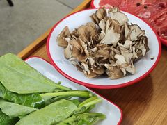 舞茸菌-毛辣果·贵州红酸汤牛肉火锅(西单店)