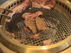 -铭牛烧肉·和牛海鲜自助(高新月牙湖店)
