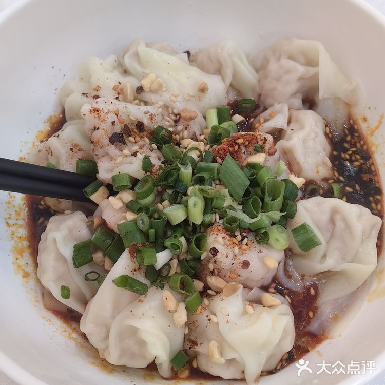 南坪万达附近的抄手店，味道不惊艳，只能算中规中矩