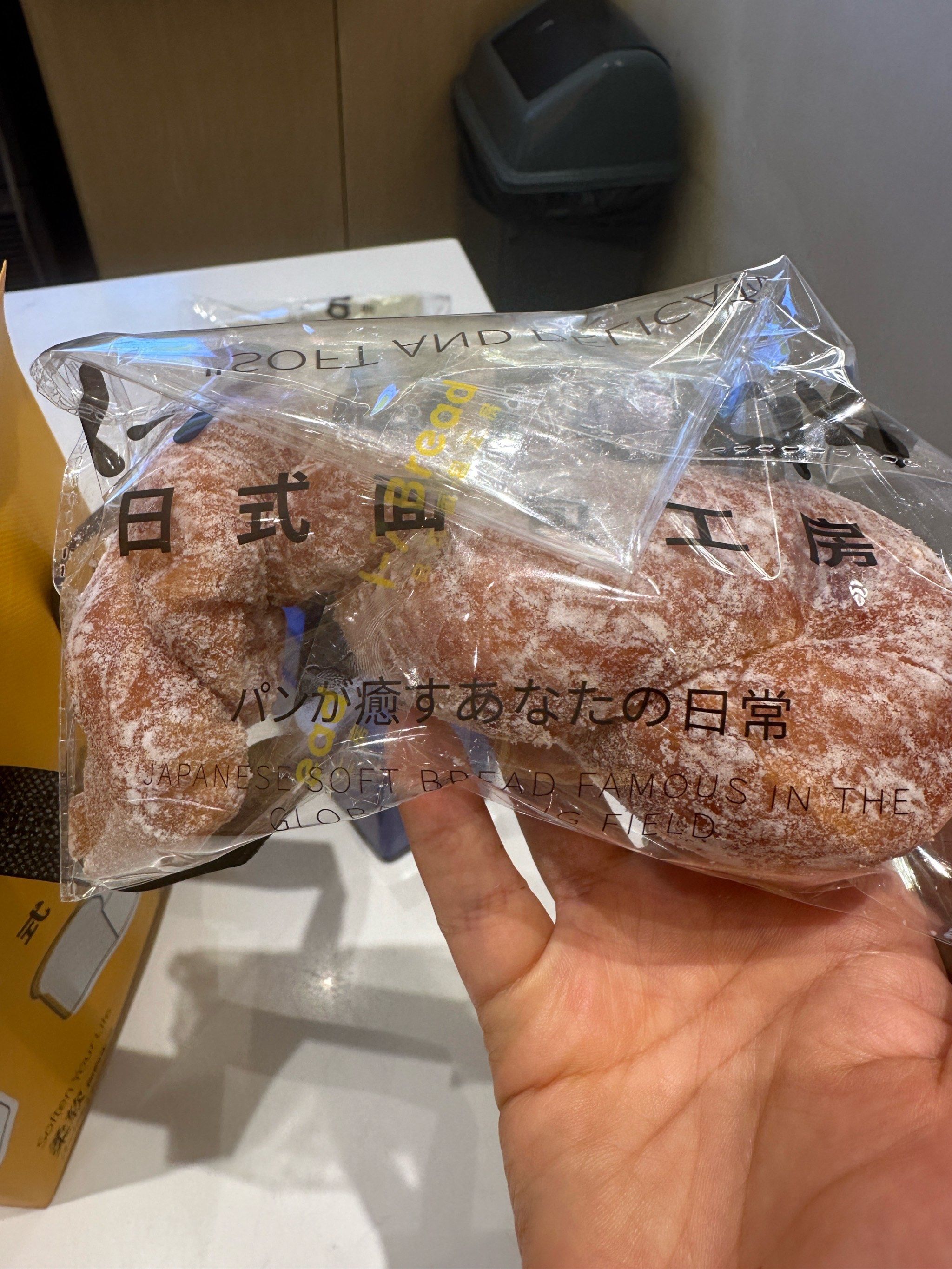 超级大的甜甜圈93,干净的店面,服务态度也很赞9199