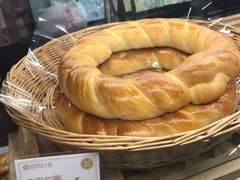 老面包圈-昆明冠生园·蛋糕·面包(南强街店)