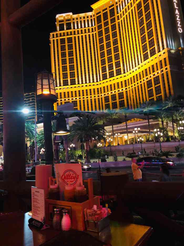 gilleys saloon, dance hall & bar-b-que-"这家店位于拉斯维加斯