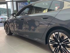 -上海宝信宝马4S店