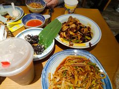 -包整·丝娃娃(一览甲秀楼风景店)