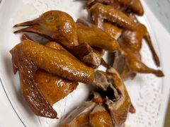 脆皮红烧乳鸽-惠爱餐厅