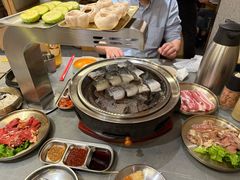 -围炉肉舍•炭烤活鳗•丹东海鲜烤肉(步行街店)