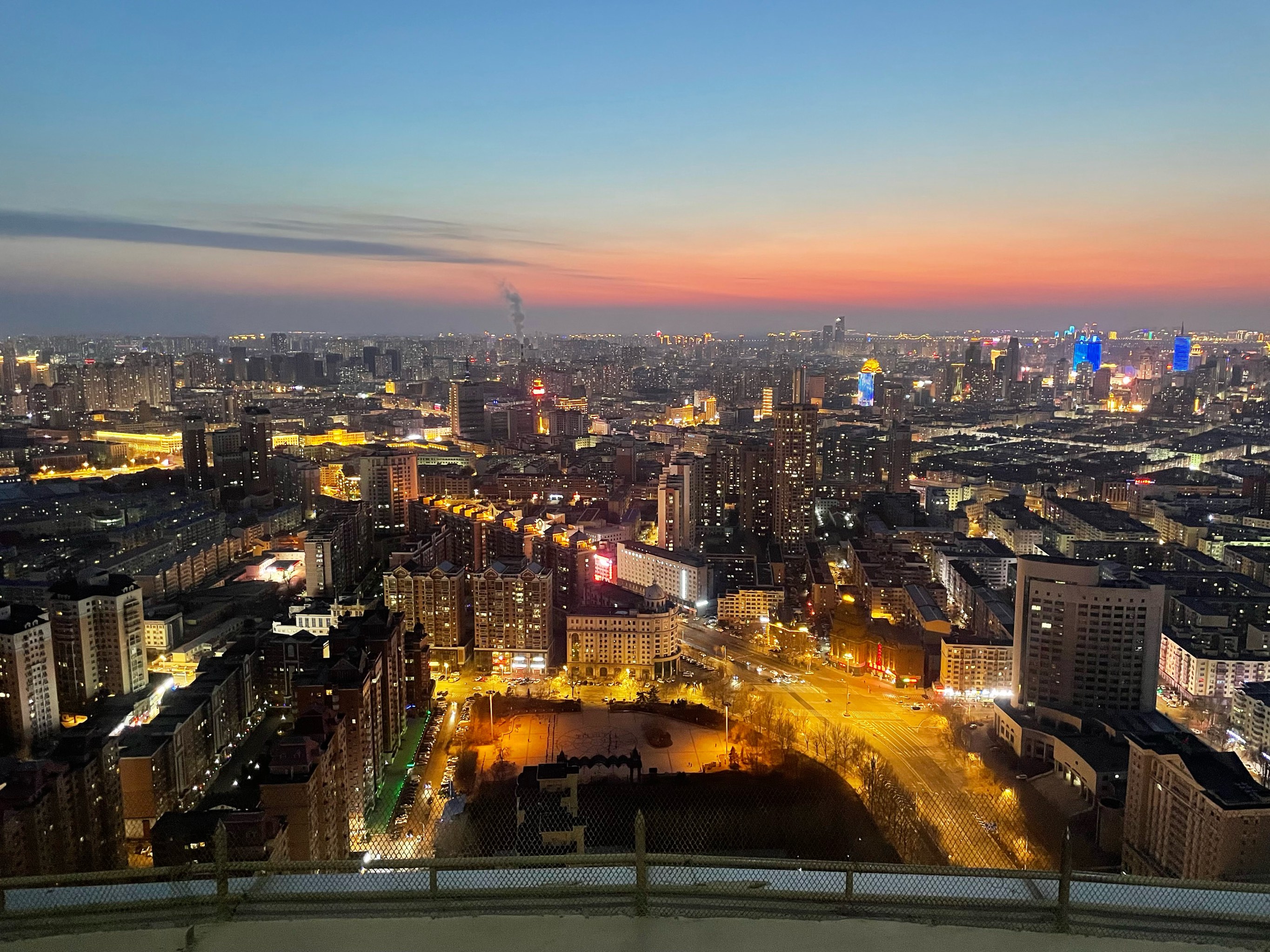 龙塔夜景图片图片