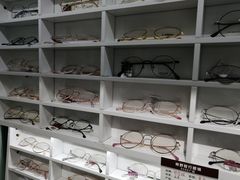 -视野联行眼镜•蔡司•依视路(温江店)