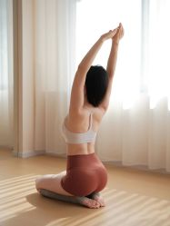 -OM瑜伽教练培训学院