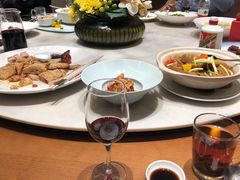 香酥芝麻鸡拼烧肉-泓历皇朝酒店(东亭店)